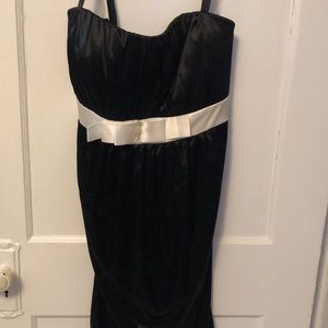 Black and white satin dress size 2x